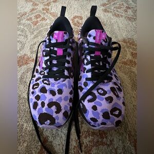 Brooks revel 5 womens sneakers 
Size 9 
Brand new with out box